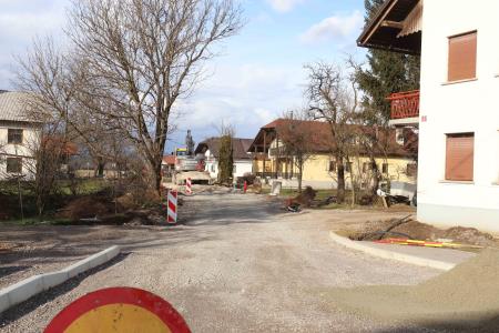 Izgradnja kanalizacije in obnova vodovoda na Dolenjem Jezeru 03 Foto Ljubo Vukelič